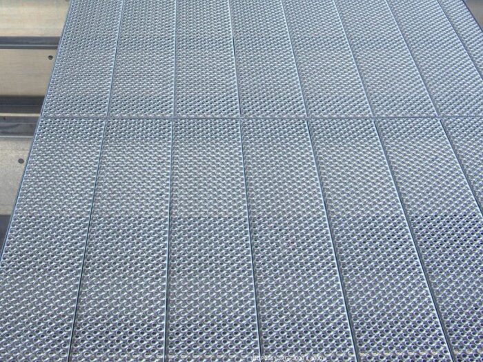 Suelo de peneles perforados galvanizados